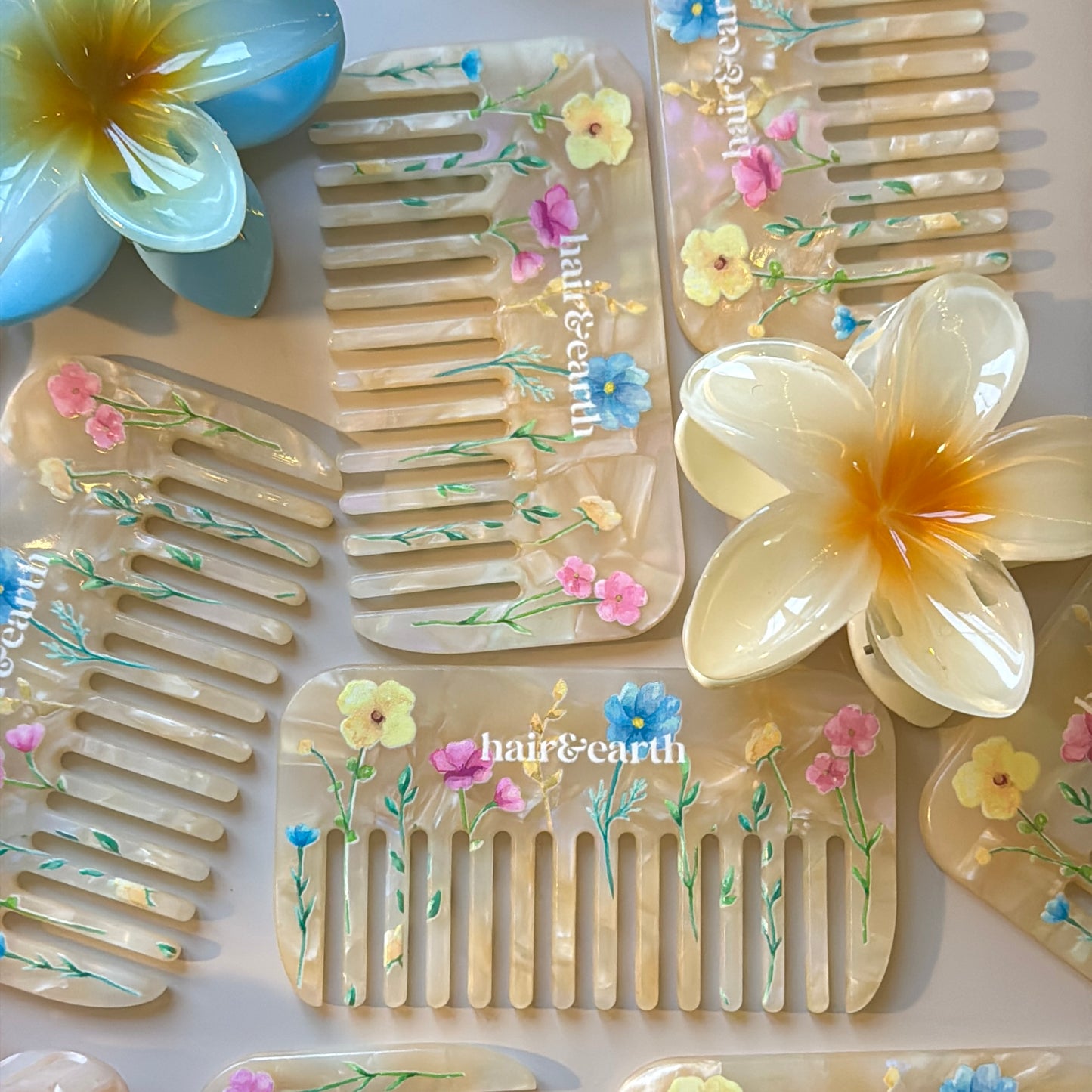 Butter Bloom Detangling Comb
