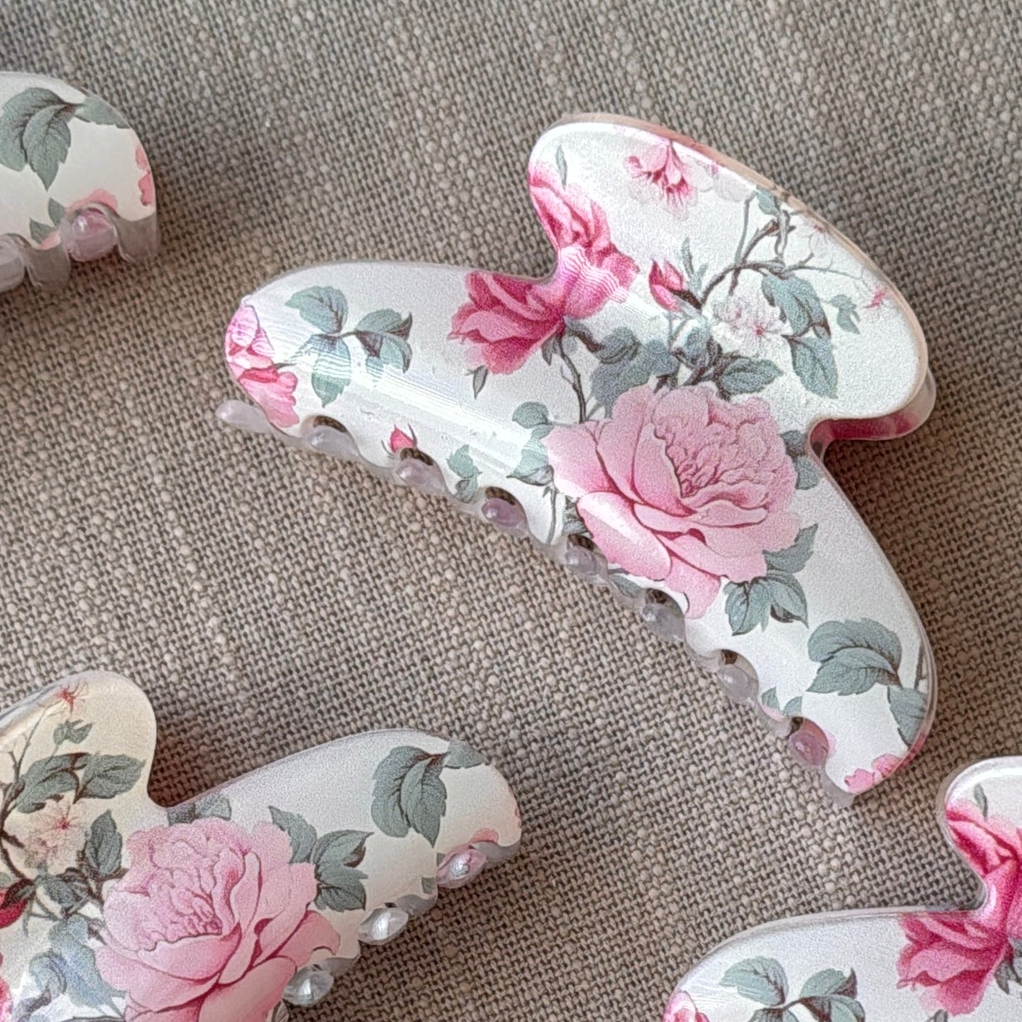 Rosey Breeze Claw Clip