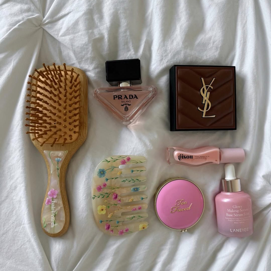 Butter Bloom Hairbrush